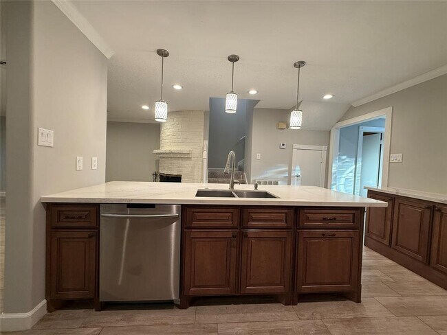 Building Photo - 9398 Beechnut St