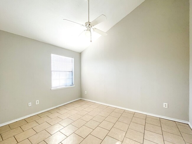 Building Photo - 3 Bedr/ 1 bath Beautiful Home in Hockley, TX