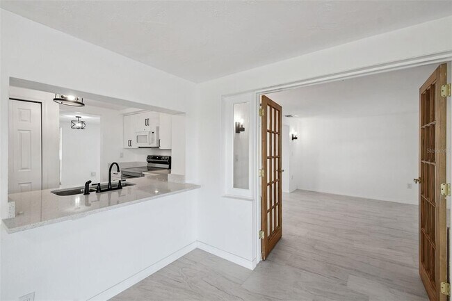 Building Photo - 3513 Landale Dr