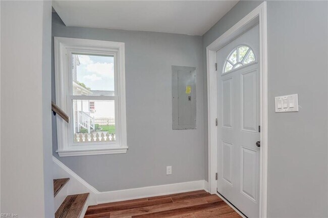 Building Photo - Beautifully remodeled single family home!