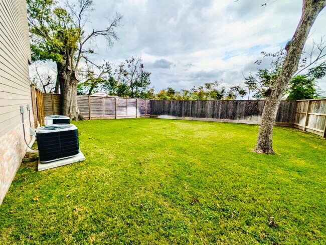 Building Photo - 3102 Eunice St