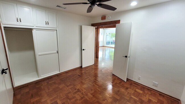 Building Photo - 3 Bed 2 Bath House With Spacious Family Ro...
