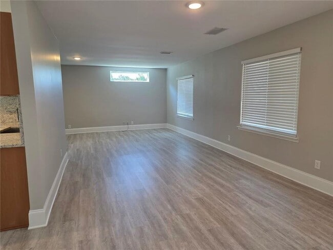 Building Photo - 115 Cedarcrest Dr