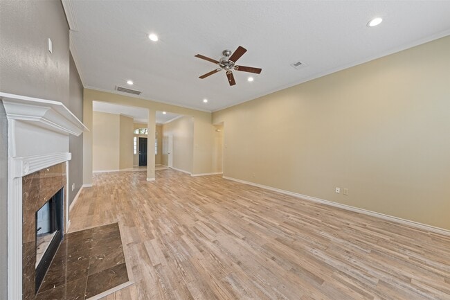 Building Photo - 211 Scarlet Maple Dr