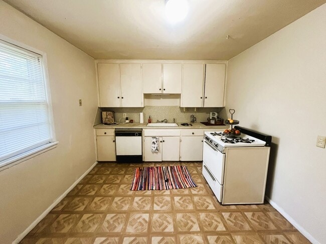 Building Photo - 5216 Foster Dr