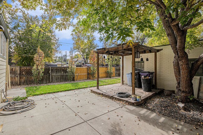 Building Photo - Beautifully Remodeled Home in Cherry Creek