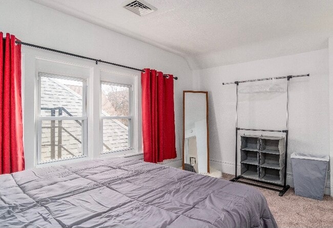 Building Photo - 216 Lexington Ave