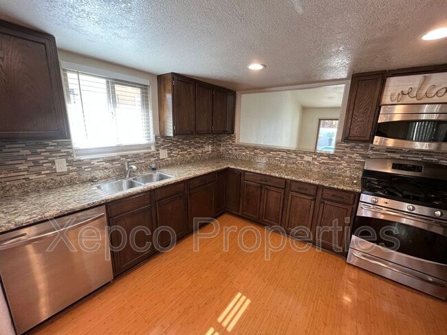 Building Photo - 51865 Avenida Velasco