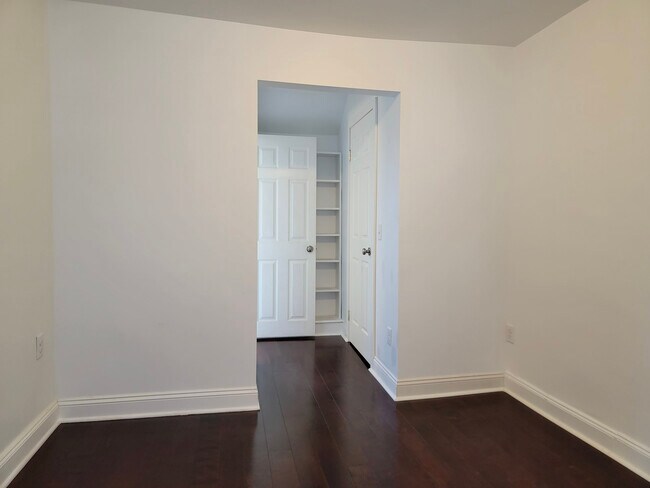 Building Photo - 271 W Main St