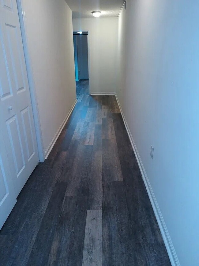 Building Photo - Single Room w/ Private Bathroom in Hart's Cove