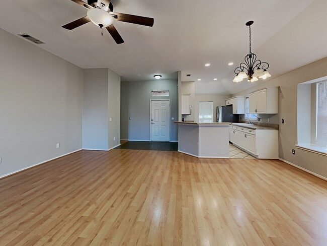 Building Photo - 7581 Lancelot Rd