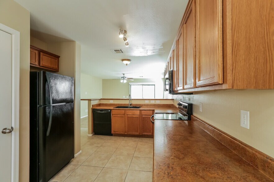 Building Photo - 4621 W Carson Rd