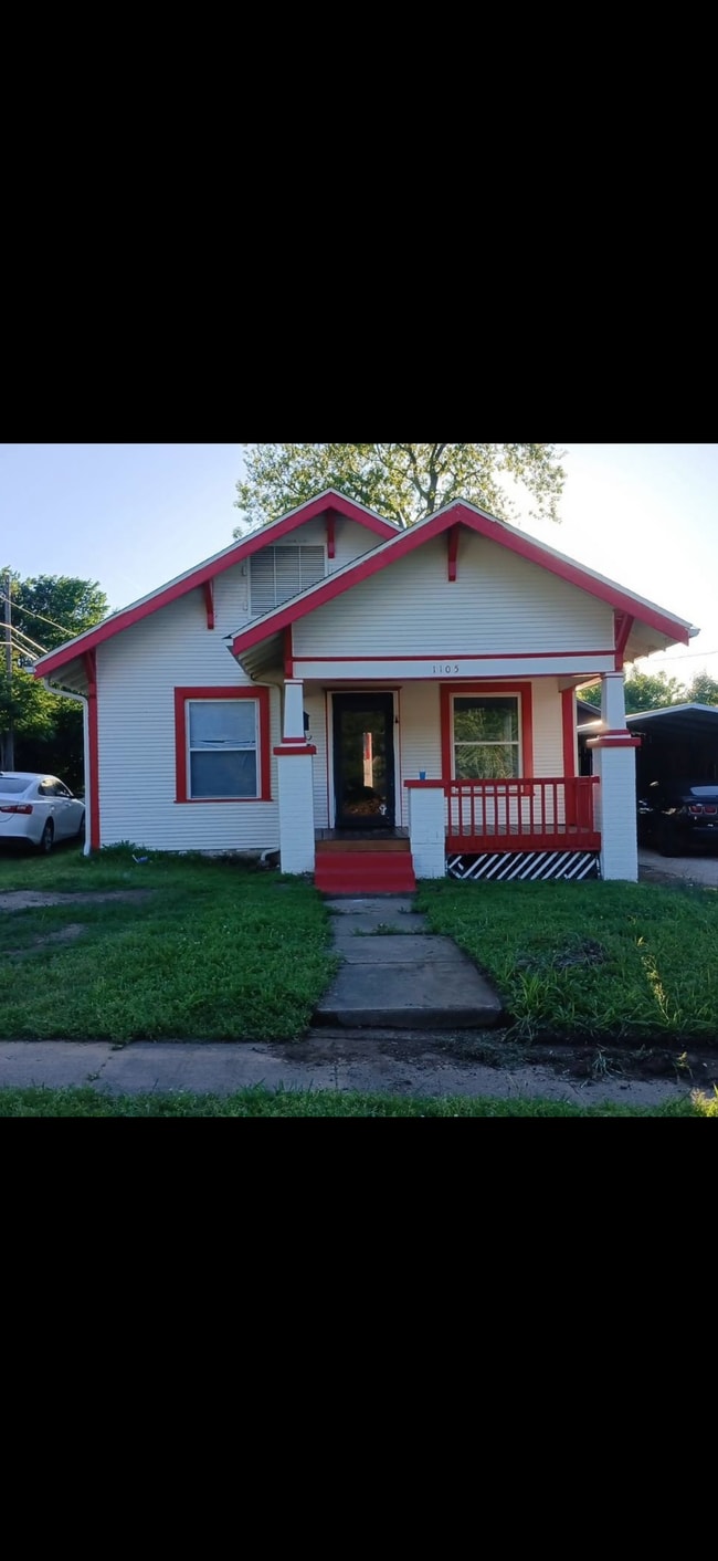 Primary Photo - 1105 5th St