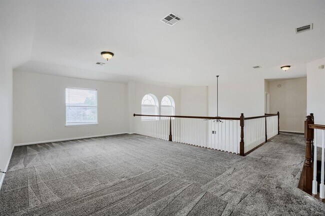 Building Photo - 3817 Links Ln