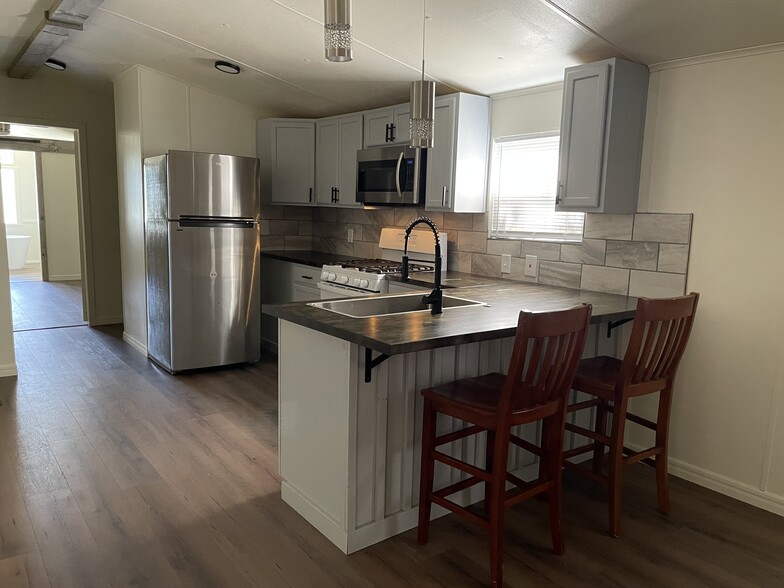 Building Photo - 4035 N Robin Dr