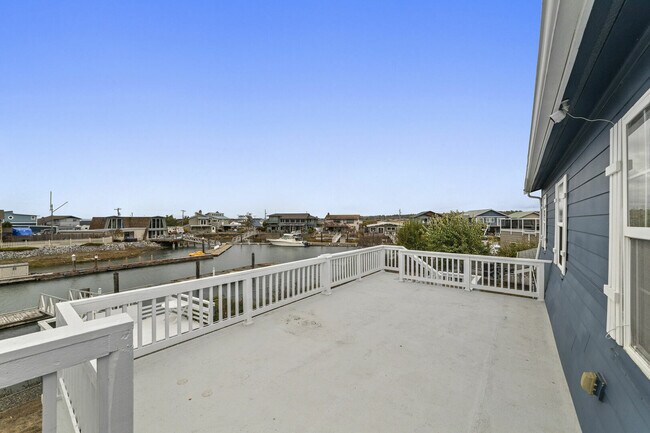 Building Photo - 4132 Matia Dr