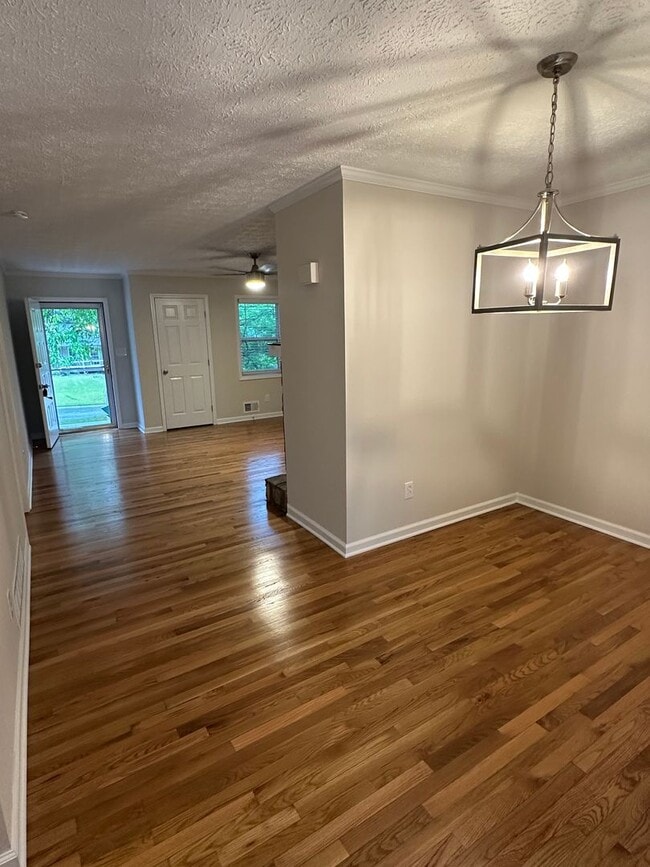 Building Photo - Completely Updated 3BR Home – New Kitchen, Floors, Fixtures & More!