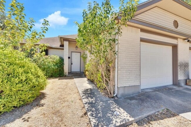 Building Photo - 1207 Gingerlily Cove