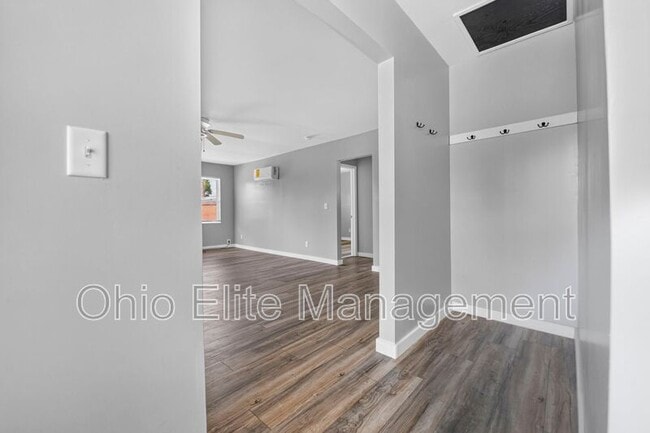 Building Photo - 1094 Oakwood Ave