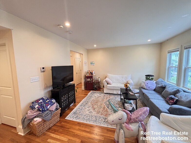 Building Photo - 45 Matchett St
