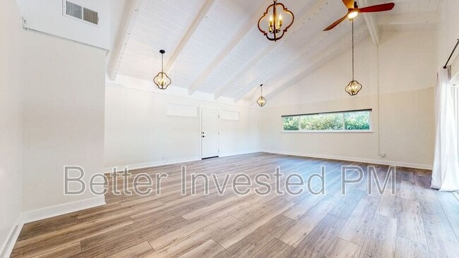 Building Photo - 475 Country Club Dr