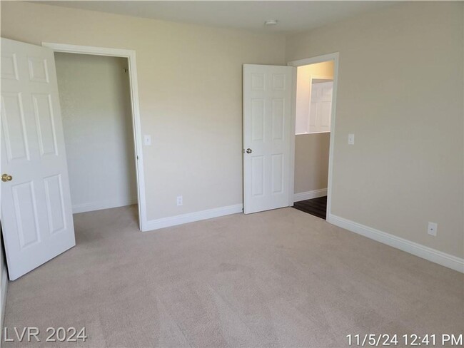 Building Photo - TOWNHOME IN PRIME GREEN VALLEY LOCATION