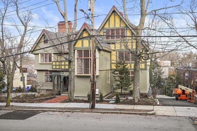 Building Photo - 165 Winthrop Rd