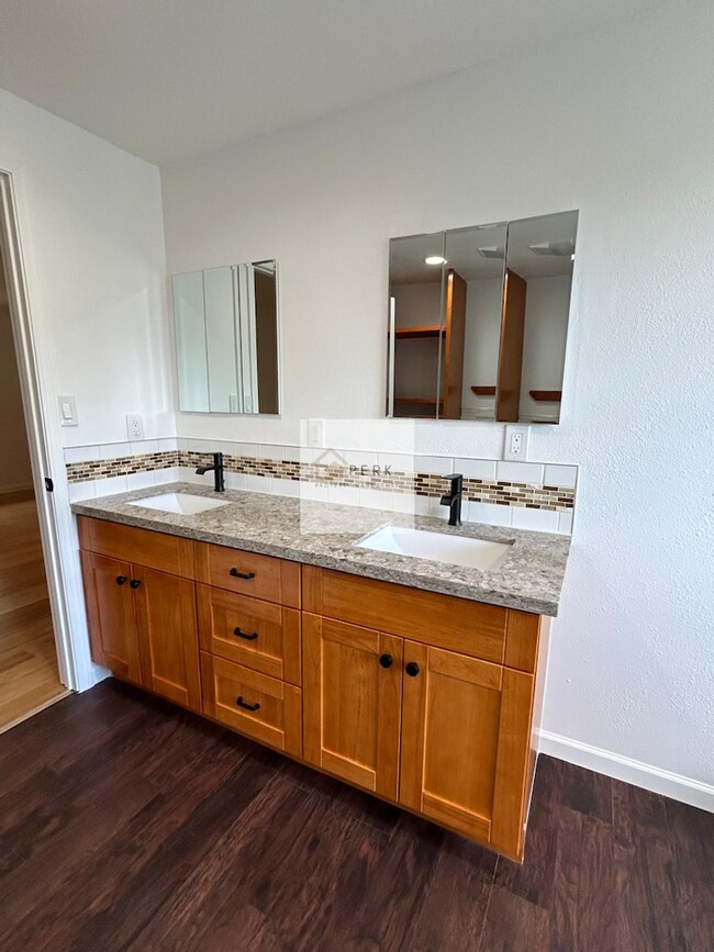 Building Photo - Beautiful 5 Bedroom / 3 Bath Home