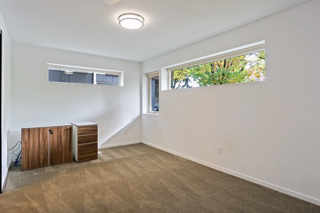 Building Photo - 2010 S Judkins St