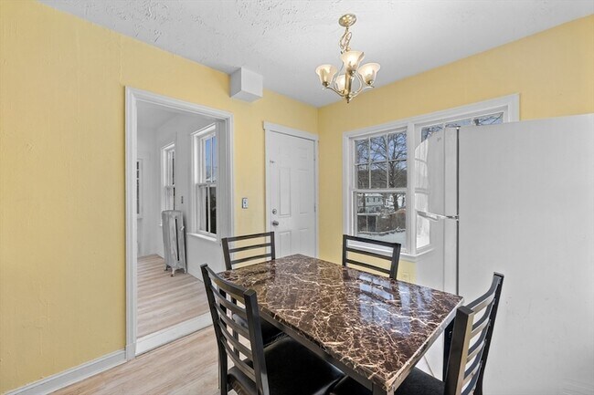 Building Photo - 20 Temple St