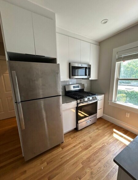 Building Photo - 224 Banks St