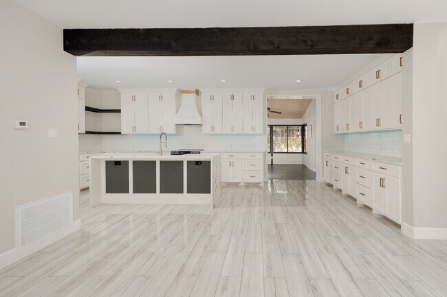 Building Photo - 24 Hornsilver Pl