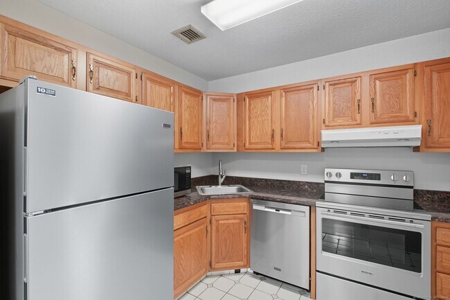 Building Photo - 402 Twin Circle Dr