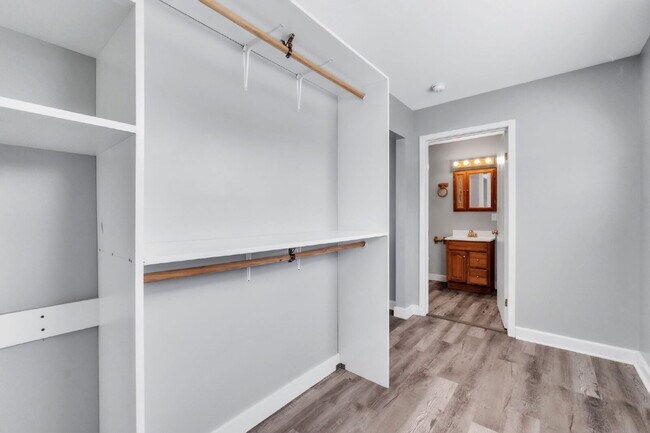 Building Photo - Stylish 3 Bedroom, 2 Bath Ranch with Brigh...