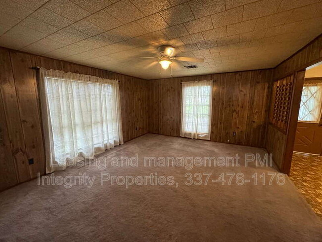 Building Photo - 802 Espasie Dr