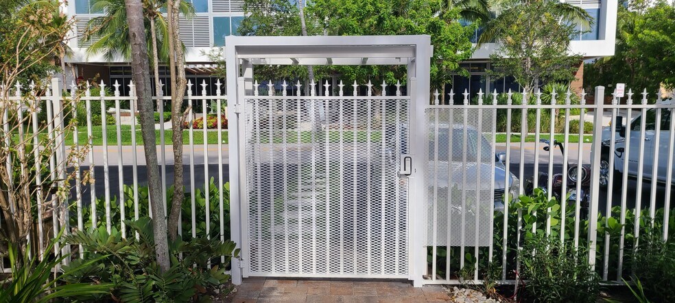 Building Photo - 925 Intracoastal Dr