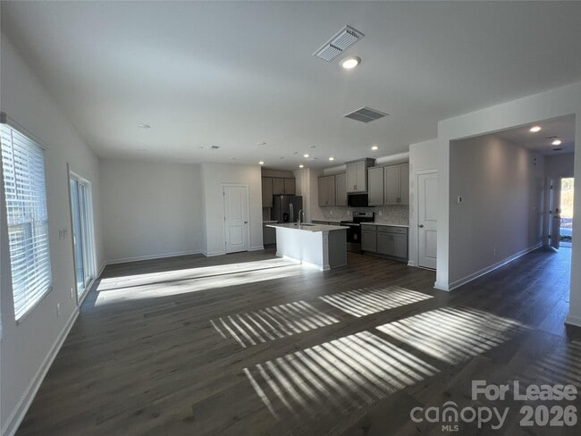 Building Photo - 1500 31st St NE