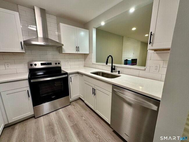 Building Photo - 267 Melba St