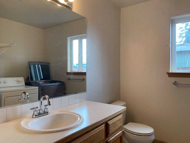 Building Photo - Split Level 4-bedroom, 3-bathroom Home in ...