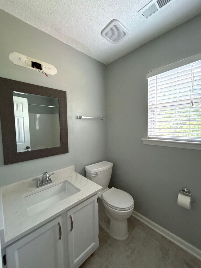 Building Photo - T.R. Lawing Realty Property