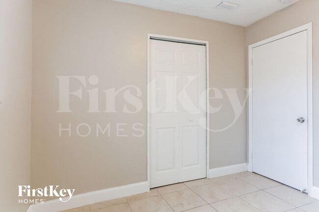 Building Photo - 1400 NW 42nd St