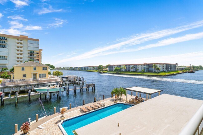 Building Photo - 1160 Hillsboro Mile