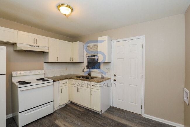 Building Photo - Move in before December 31st and choose your reward: a $250 Amazon Gift Card or a 55 Smart TV!