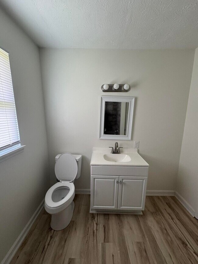 Building Photo - 425 Patrician Pl