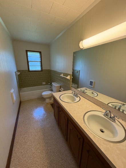 Building Photo - 215 Clause Ln