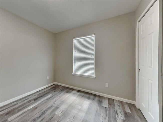 Building Photo - 3935 Mossy Spring Ln