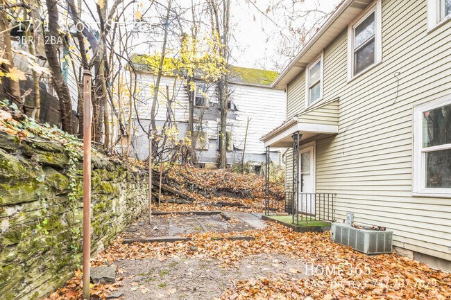 Building Photo - 1721 Scott St