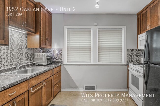 Building Photo - Charming 3Bed/2Bath Unit in South Minneapolis