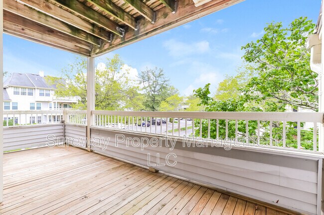 Building Photo - 117 Rainier Ct