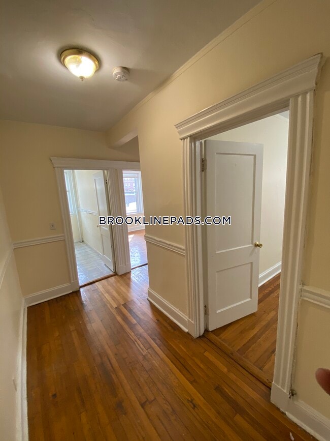Building Photo - 360 Riverway